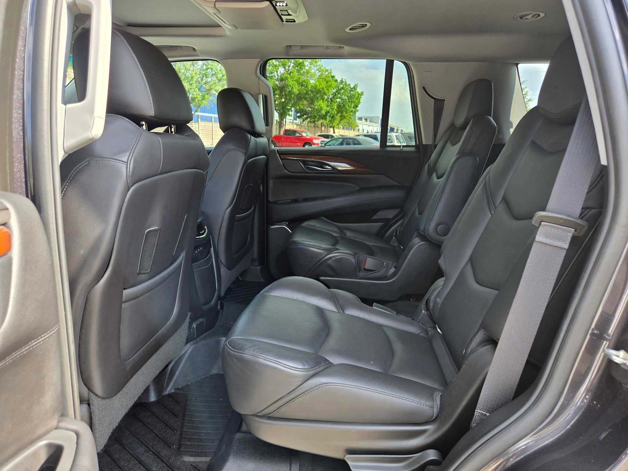 Used 2018 Cadillac Escalade Luxury image 14