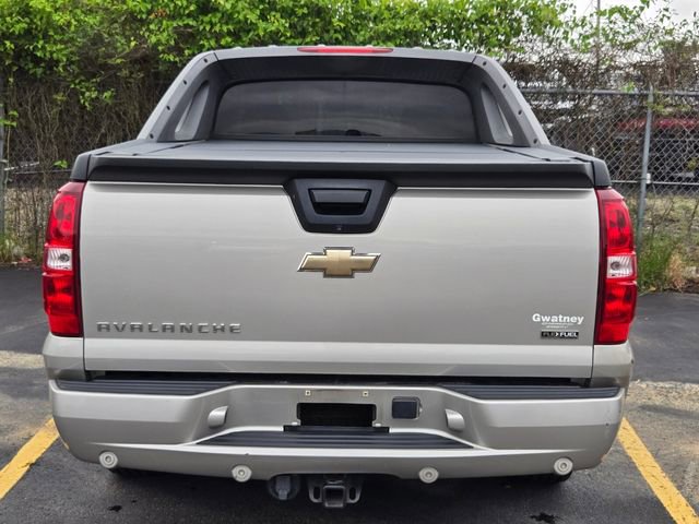 Used 2009 Chevrolet Avalanche LT w/ Convenience Package #1 AWD/4WD image 8