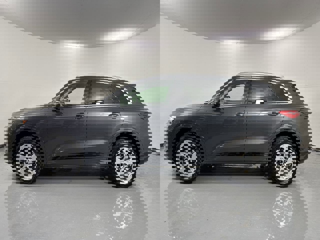 Used 2025 Audi Q5 Premium Plus w/ Premium Plus image 30