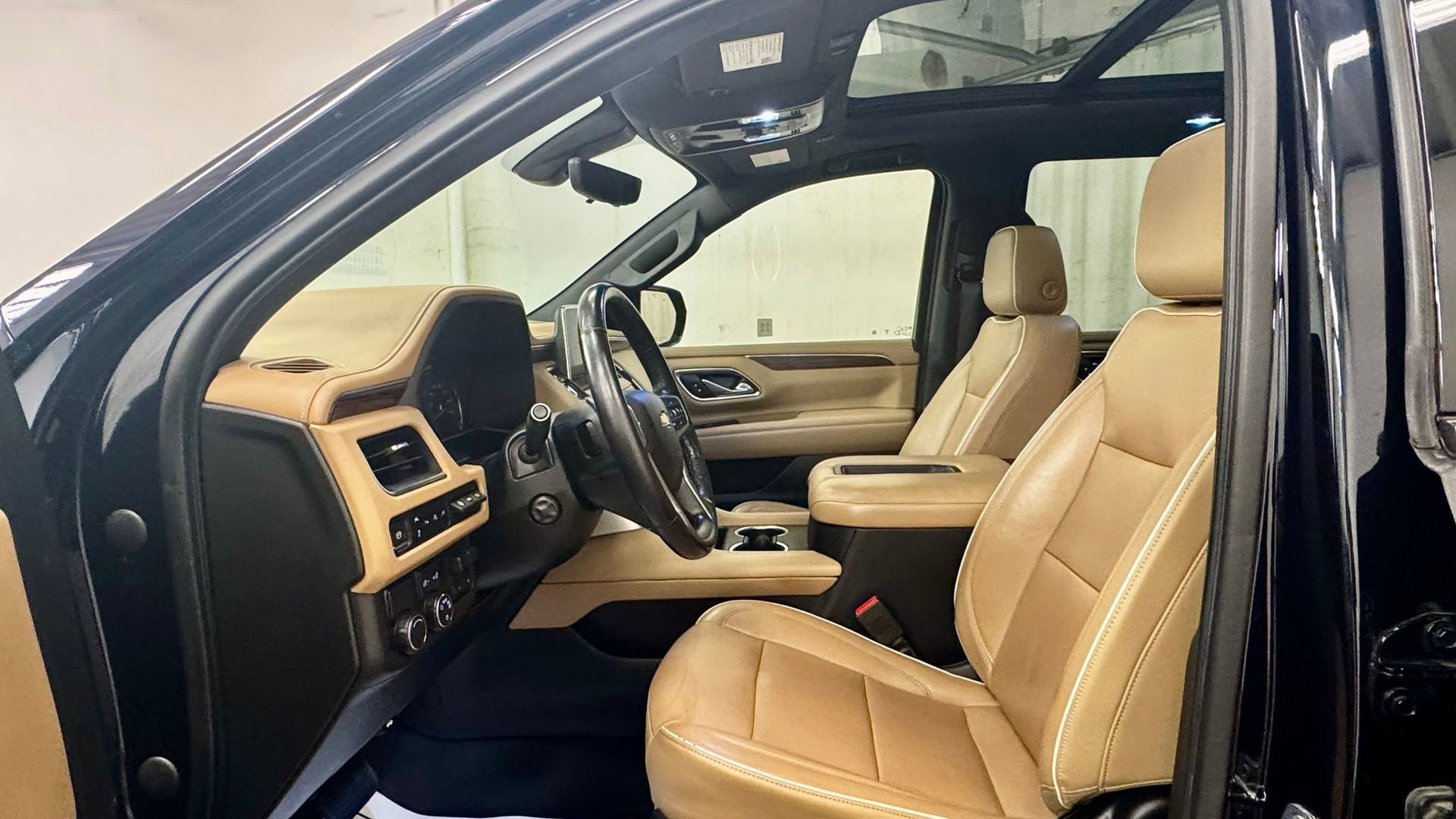 Used 2021 Chevrolet Tahoe Premier w/ Premium Package RWD image 29