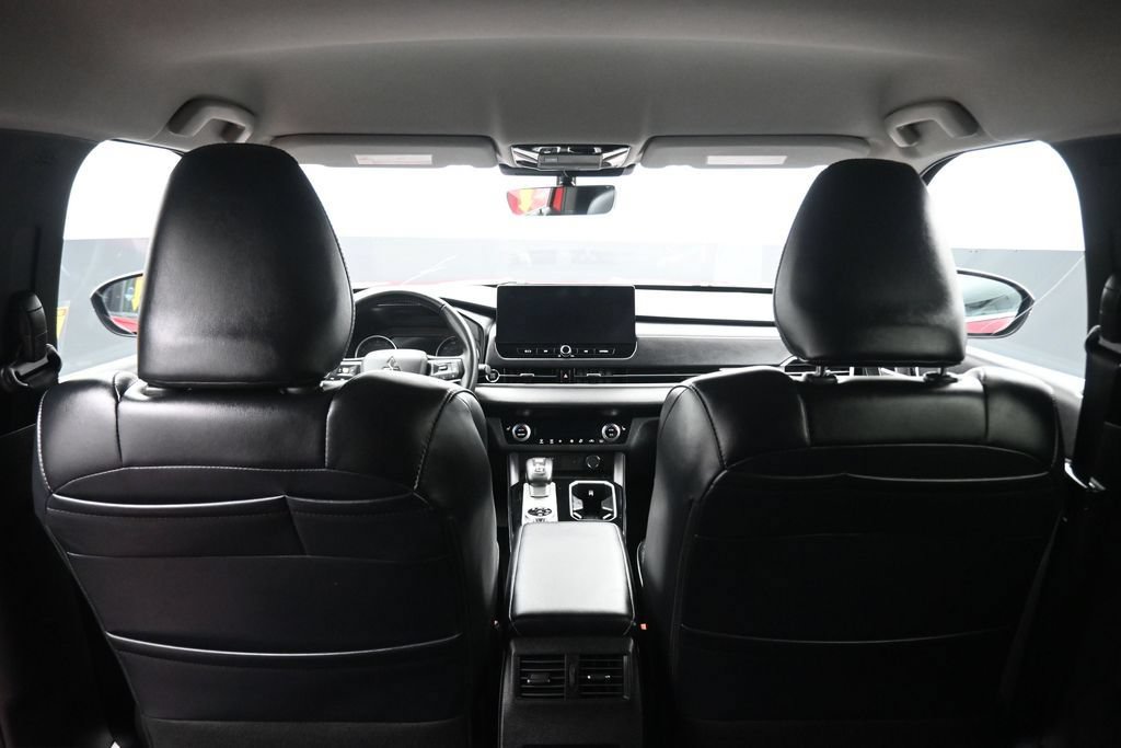 Used 2025 Mitsubishi Outlander AWD image 42