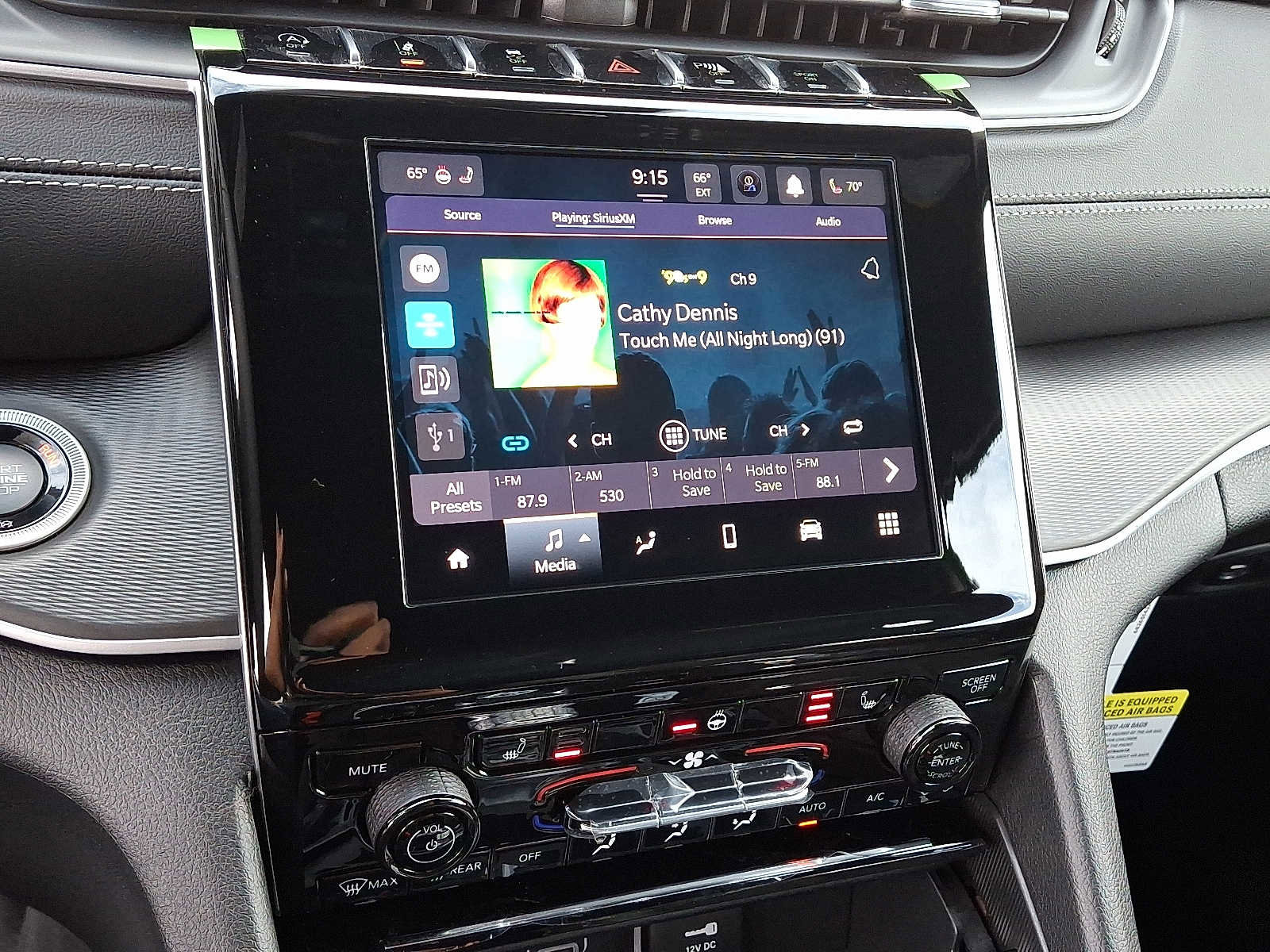 New 2025 Jeep Grand Cherokee Altitude image 11