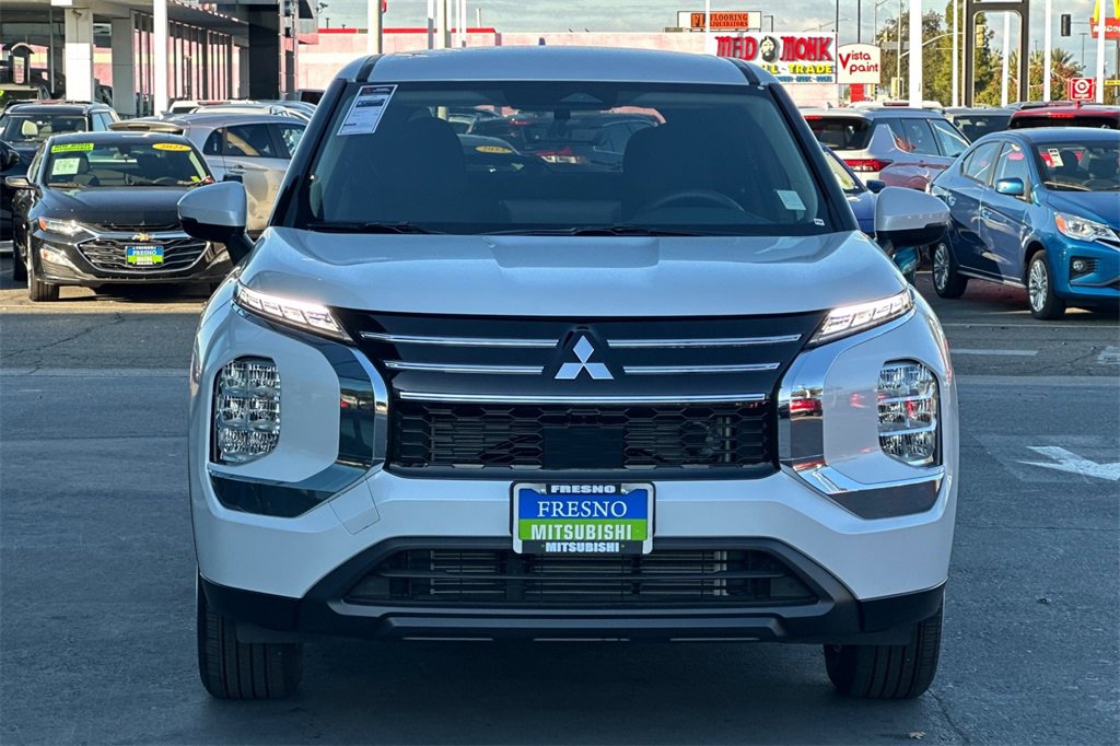 New 2025 Mitsubishi Outlander ES image 10