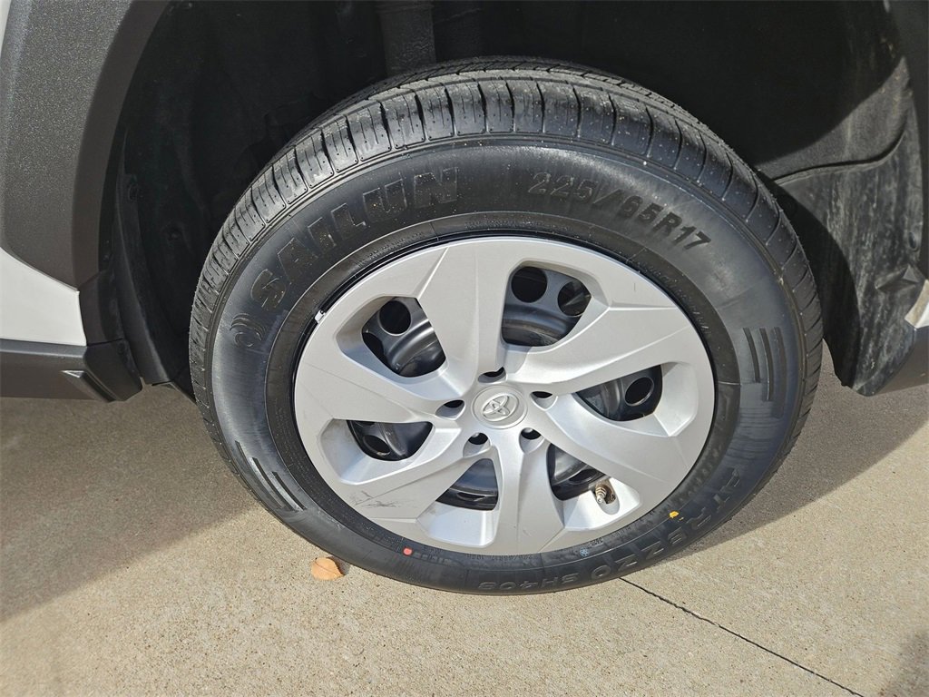 Used 2024 Toyota RAV4 LE image 28