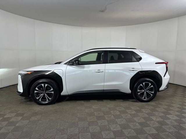 Used 2023 Toyota bZ4X XLE w/ Weather Package image 6