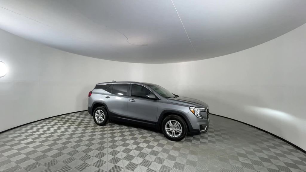 Used 2023 GMC Terrain SLE FWD image 2