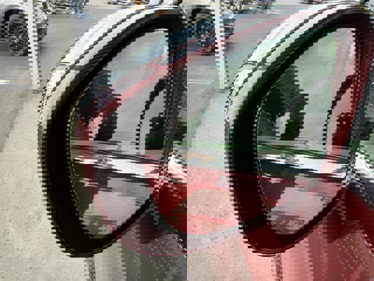 Used 2022 Chrysler Pacifica Limited w/ Uconnect Theater Family Group image 9