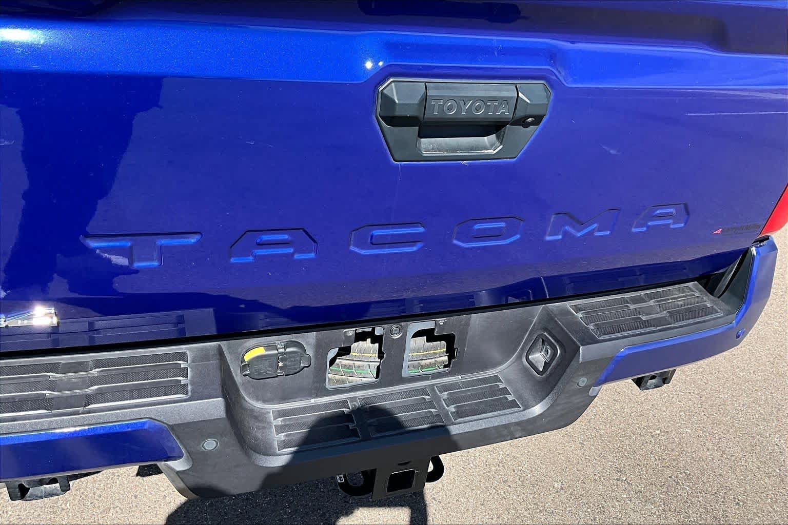 Used 2025 Toyota Tacoma SR5 AWD/4WD image 31