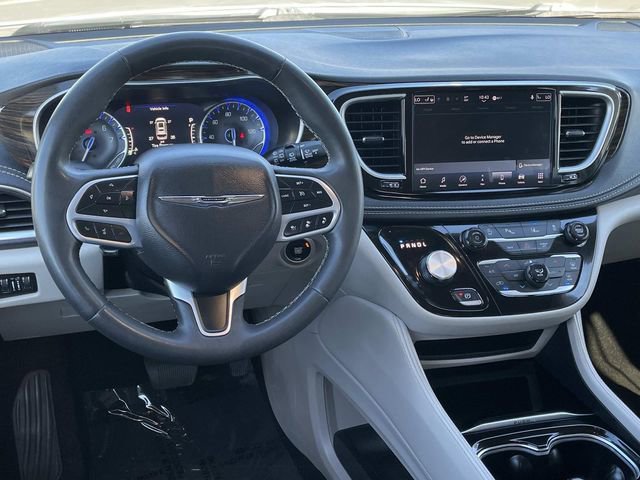 Used 2023 Chrysler Pacifica Limited FWD image 6