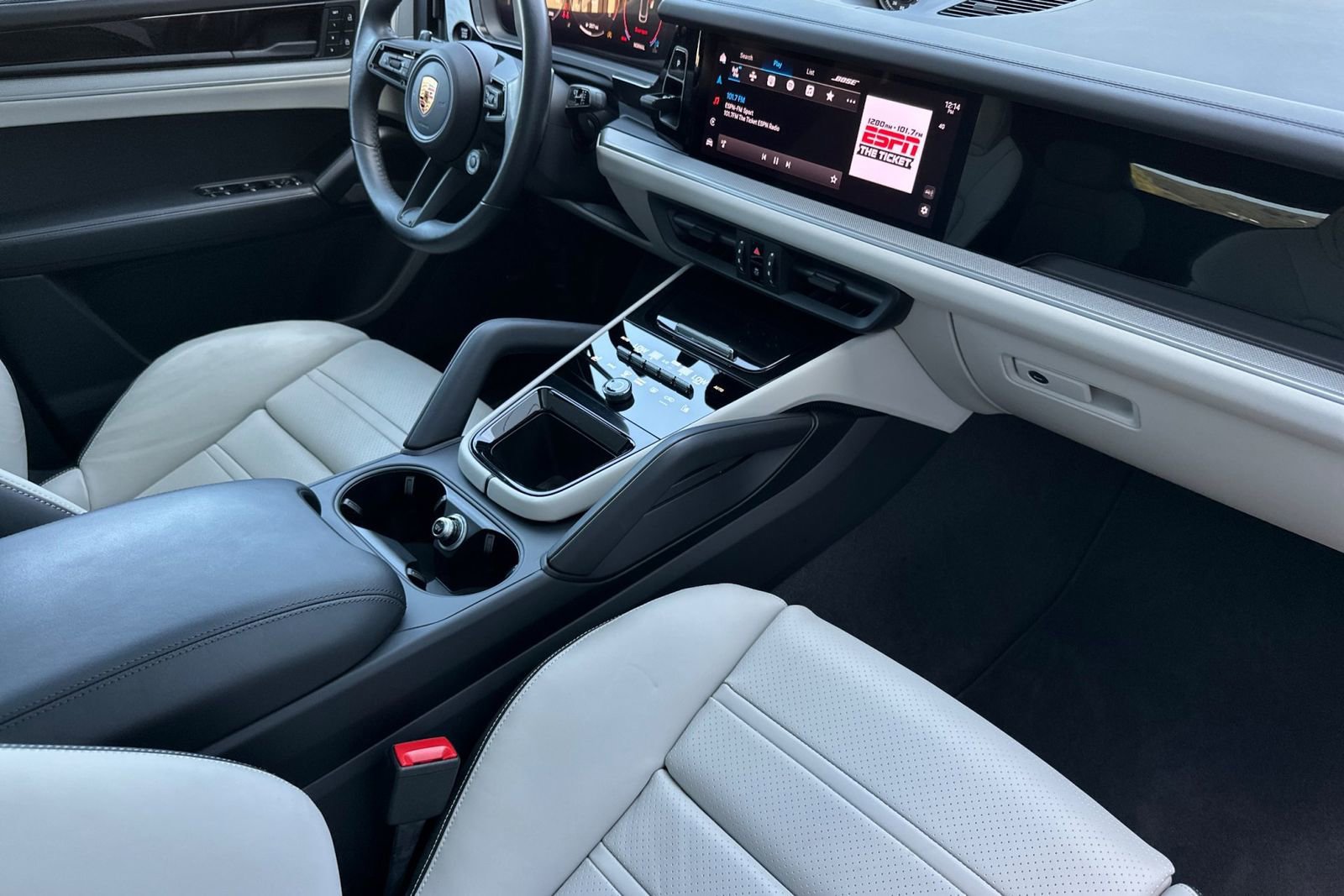 Used 2025 Porsche Cayenne S image 18