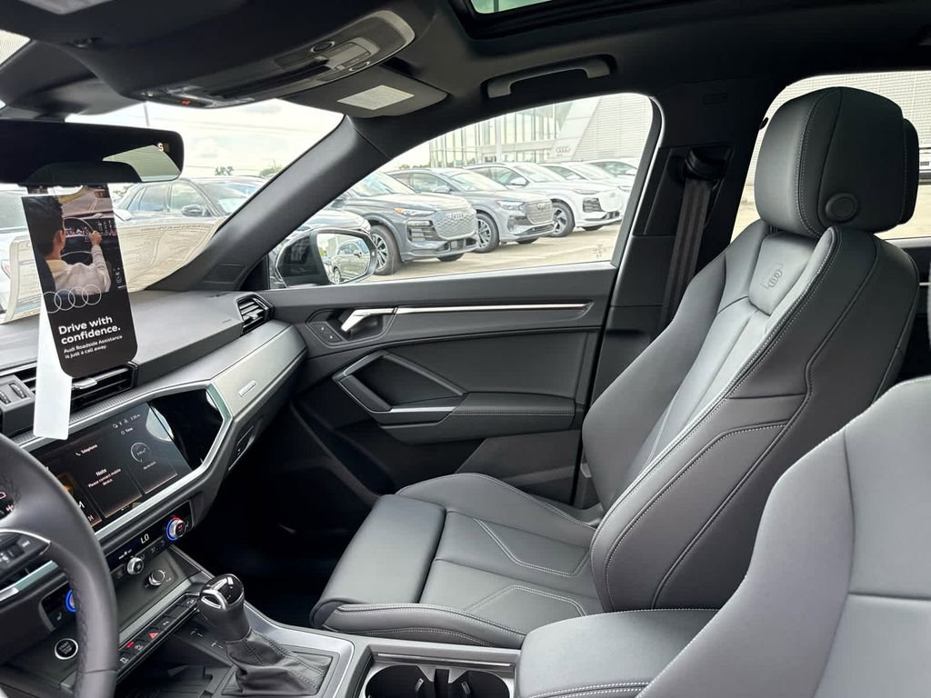 New 2025 Audi Q3 2.0T Premium image 24