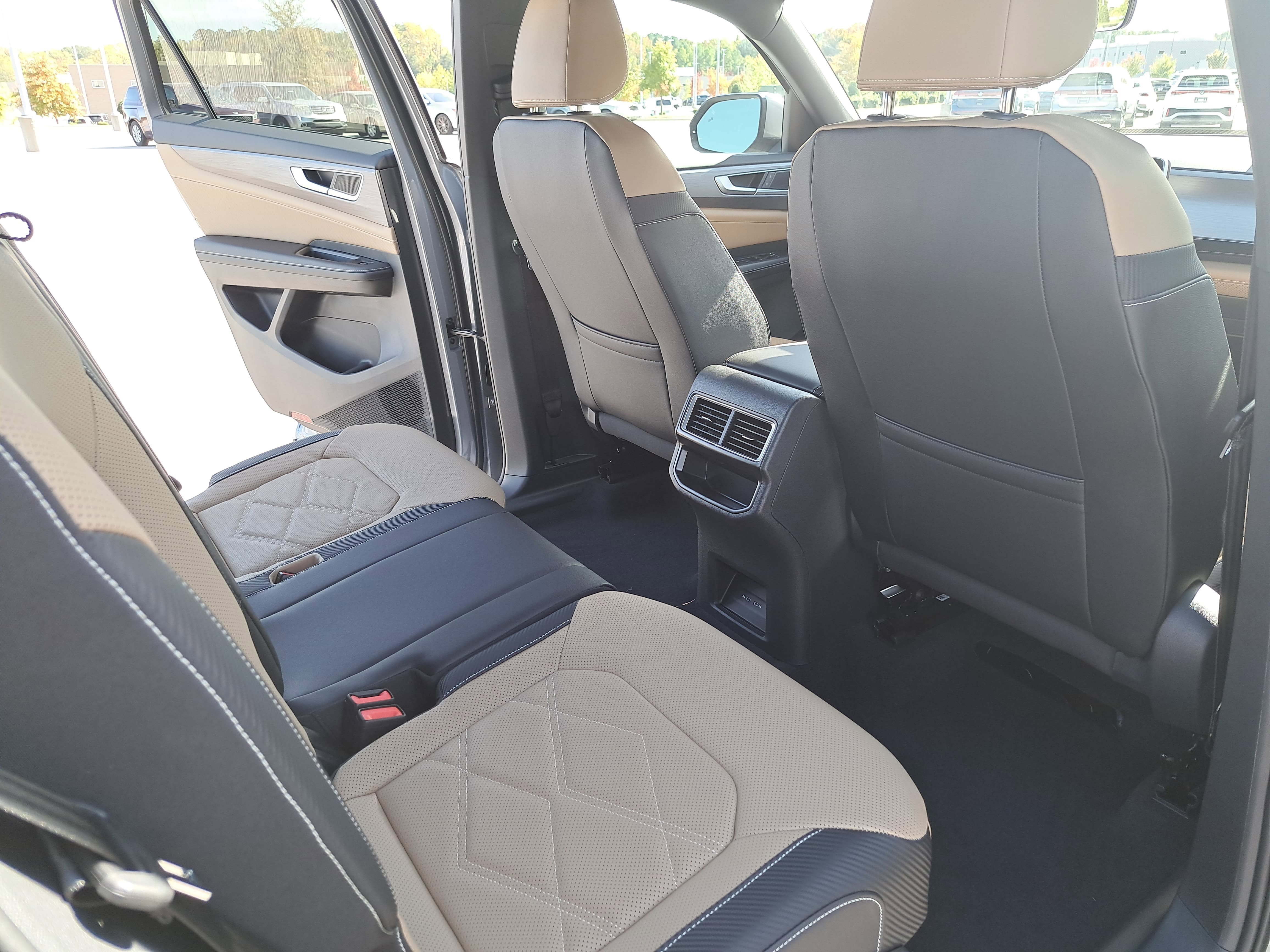 New 2026 Volkswagen Atlas Cross Sport SE FWD image 11