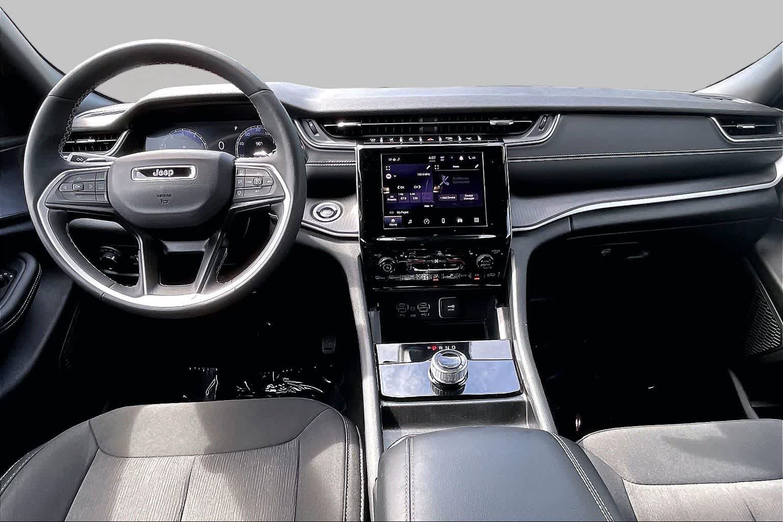 Used 2025 Jeep Grand Cherokee Laredo X w/ Luxury Tech Group I RWD image 15