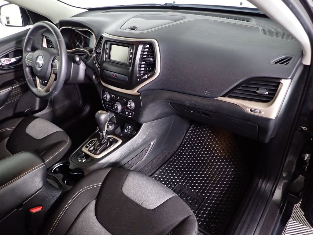 Used 2014 Jeep Cherokee Latitude w/ Cold Weather Group image 31