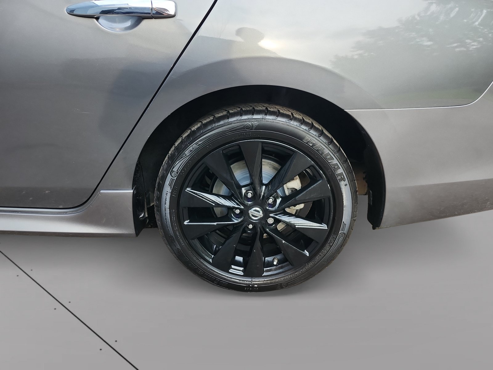 Used 2018 Nissan Sentra SR w/ SR Midnight Edition Package FWD image 18