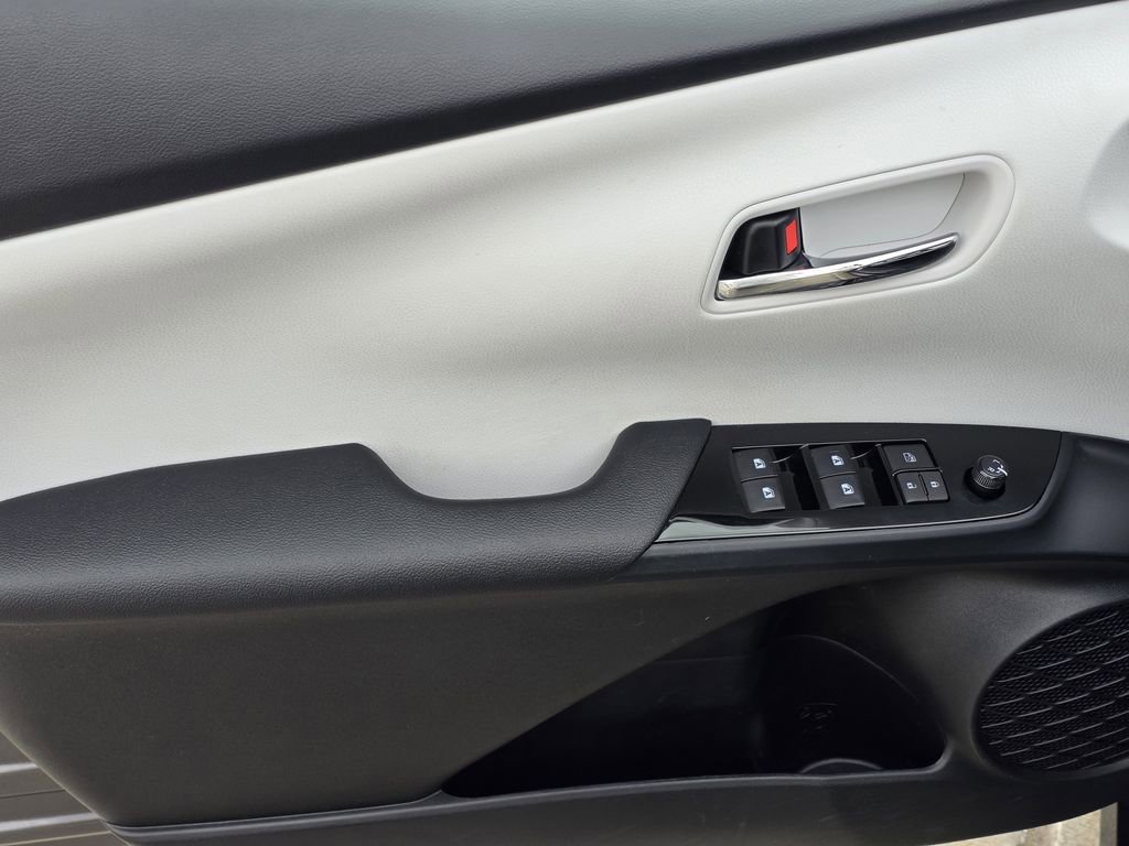 Used 2017 Toyota Prius Prime Plus image 17