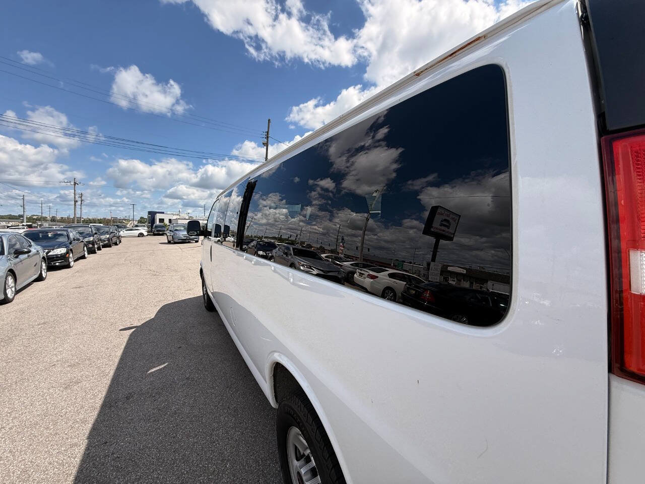 Used 2017 GMC Savana 3500 LS RWD image 21
