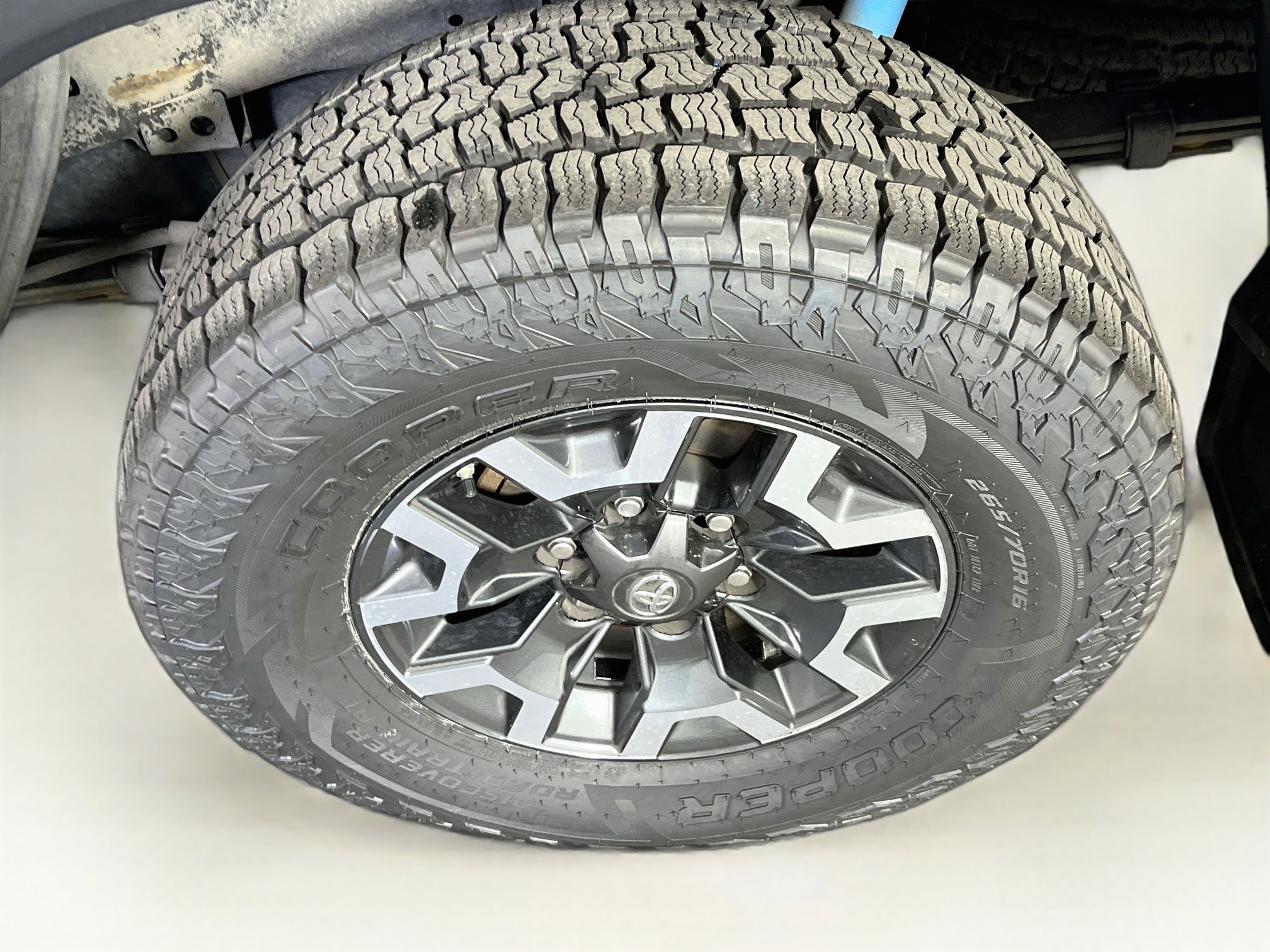 Used 2018 Toyota Tacoma TRD Off-Road AWD/4WD image 29