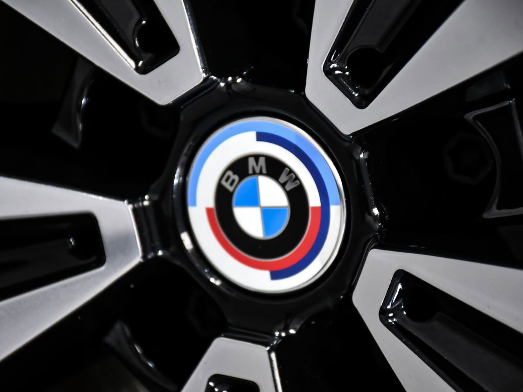 Used 2023 BMW X7 xDrive40i w/ Executive Package image 95