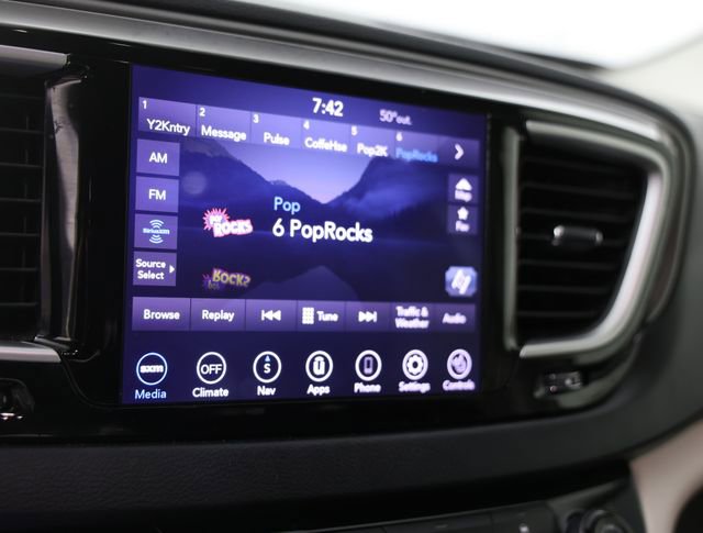 Used 2020 Chrysler Pacifica Touring-L Plus image 5