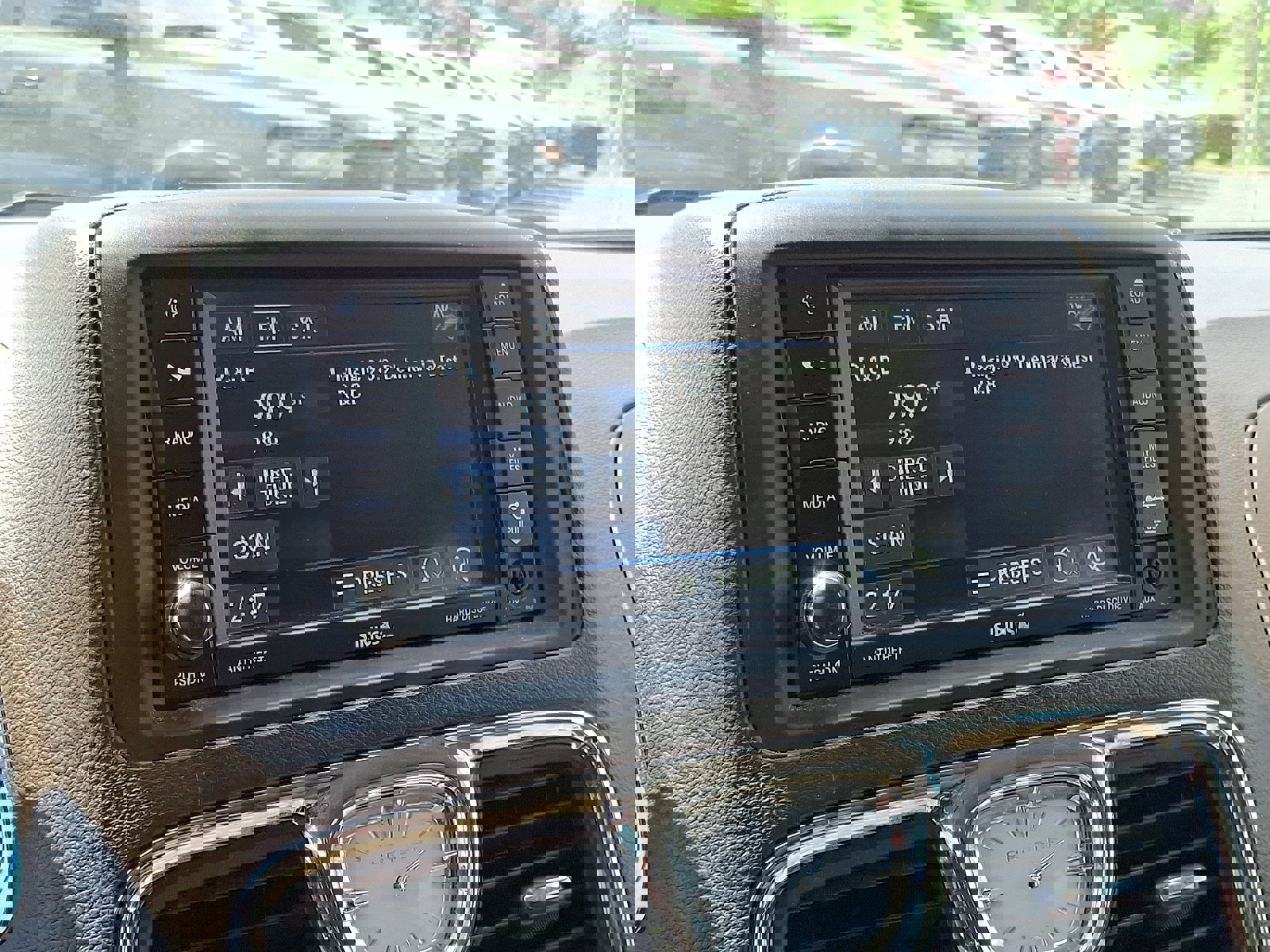 Used 2014 Chrysler Town & Country Touring image 18