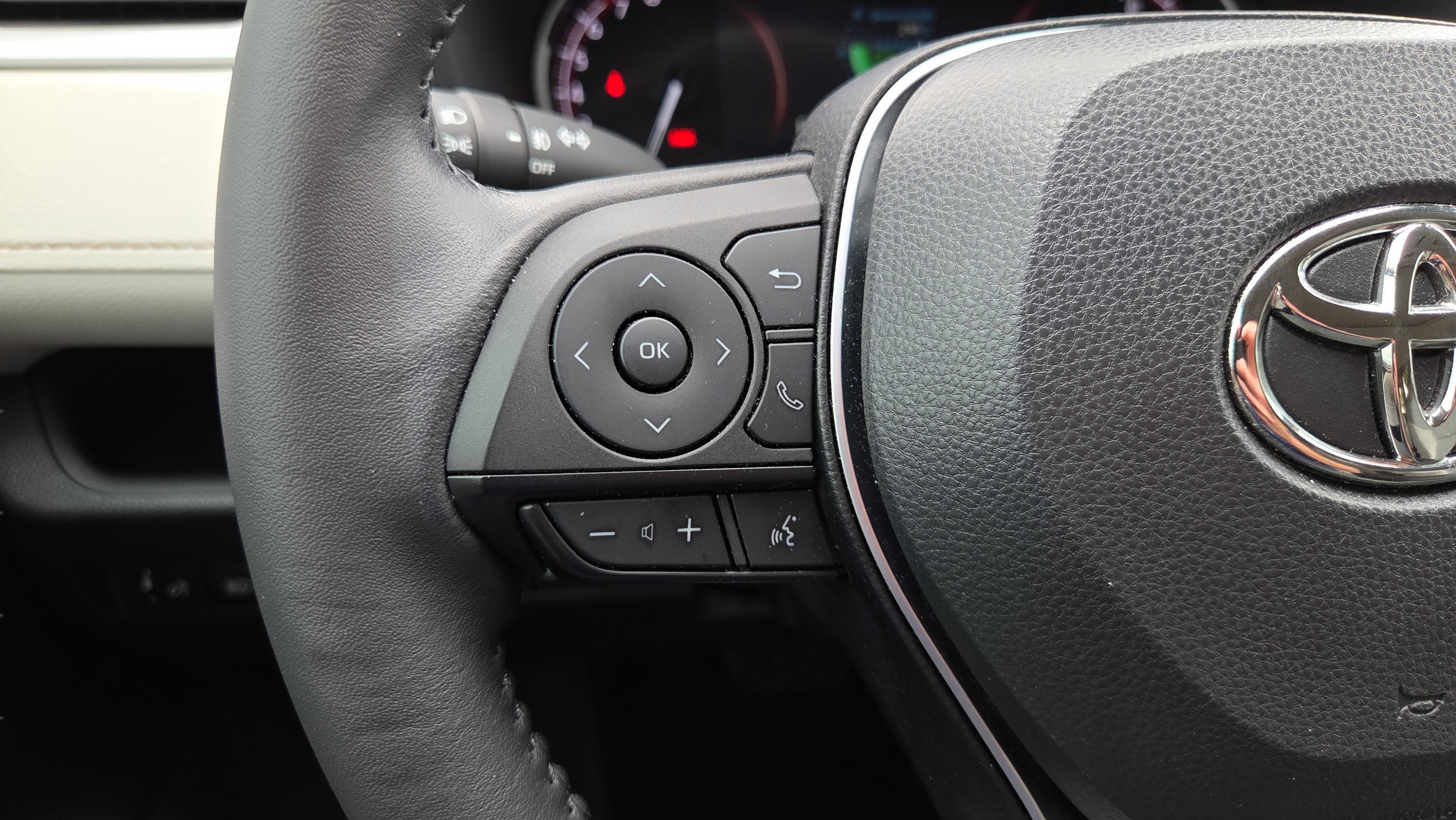 Used 2023 Toyota RAV4 XLE Premium image 28