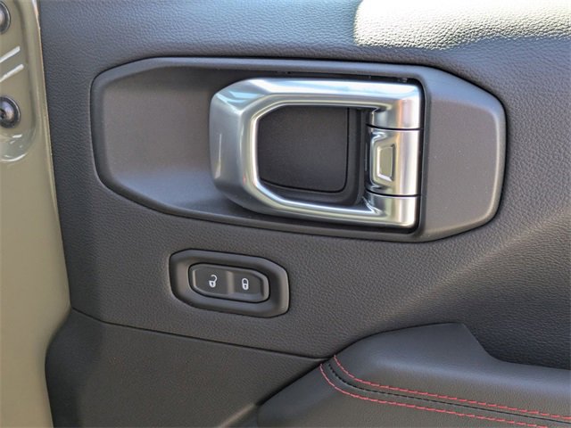 New 2026 Jeep Wrangler Unlimited Rubicon w/ Xtreme 35 Tire Package image 38