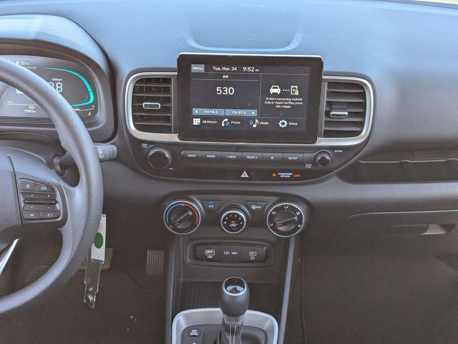 Used 2025 Hyundai Venue SE image 17