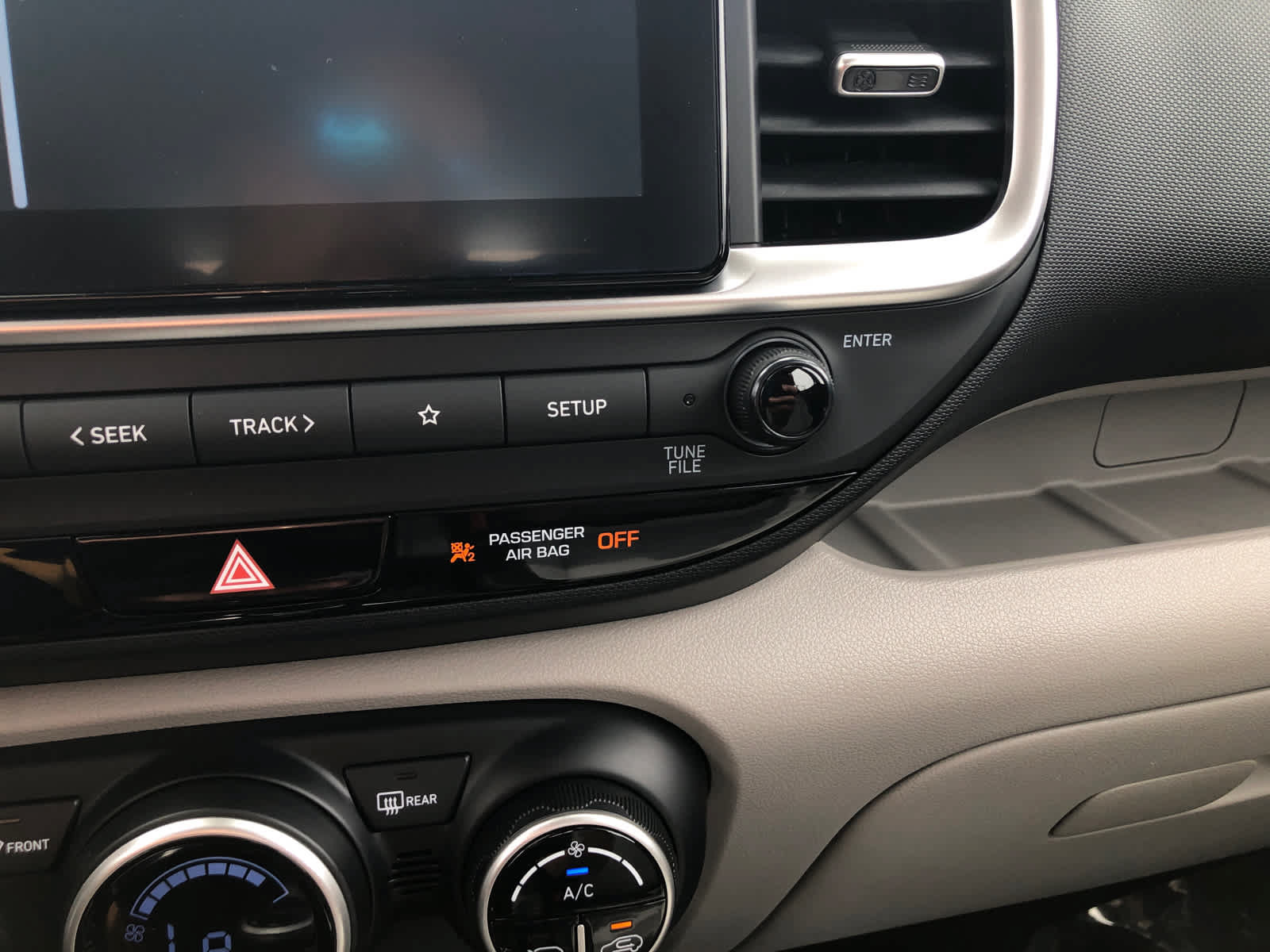 Used 2025 Hyundai Venue SEL FWD image 15