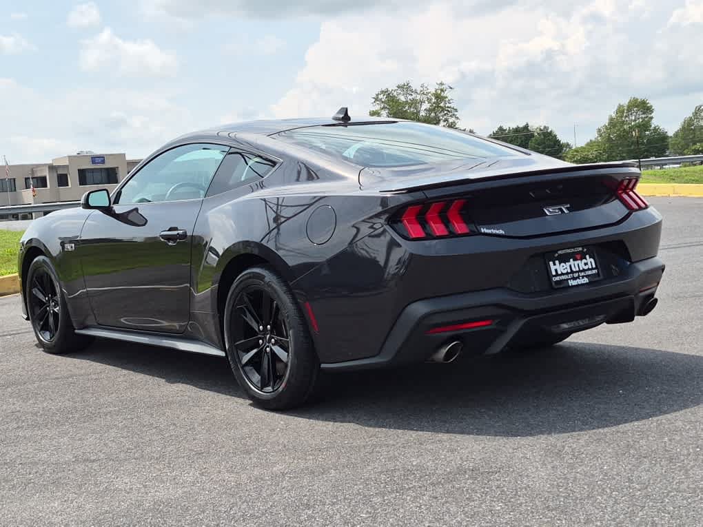 Used 2024 Ford Mustang GT RWD image 4