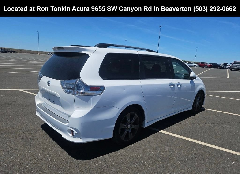 Used 2015 Toyota Sienna SE FWD image 4