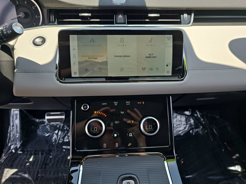 Certified 2023 Land Rover Range Rover Evoque R-Dynamic SE AWD/4WD image 20
