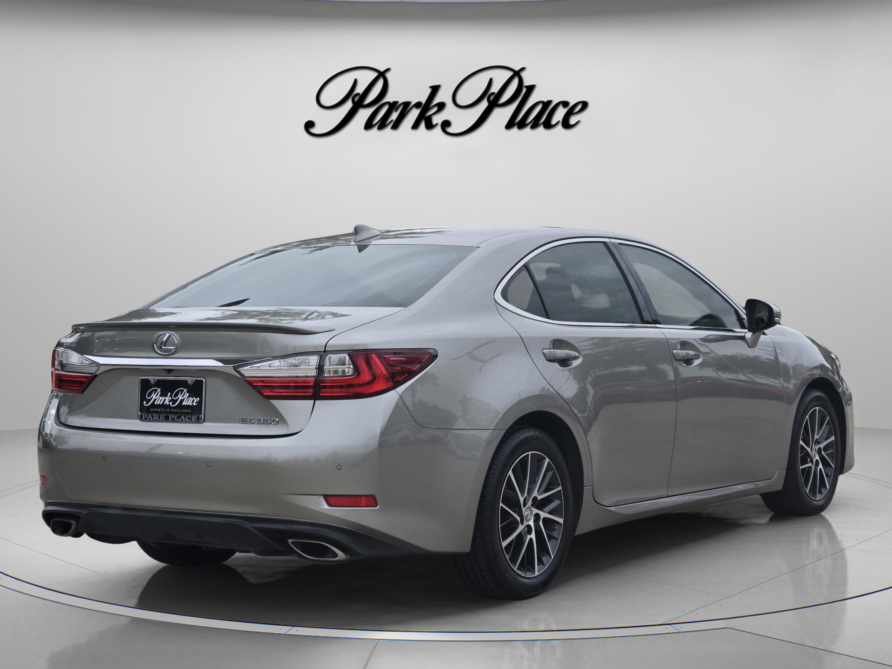 Used 2017 Lexus ES 350 w/ Luxury Package FWD image 5