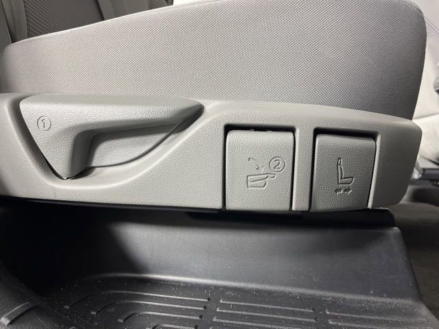 Used 2023 Toyota Highlander L image 50