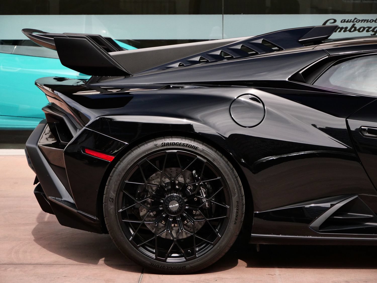 Used 2023 Lamborghini Huracan STO RWD image 15