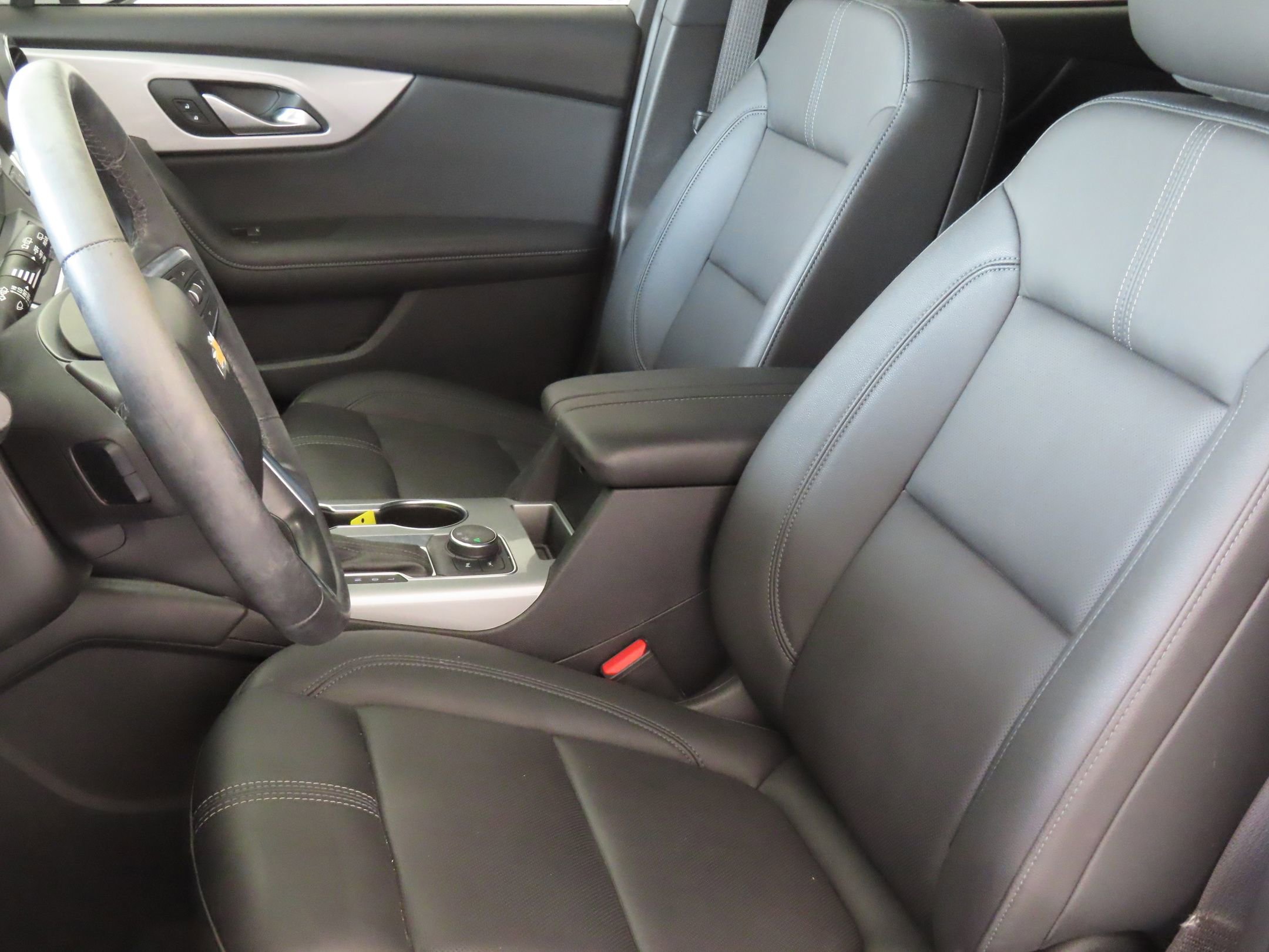 Used 2022 Chevrolet Blazer LT w/ Sound & Technology Package FWD image 11