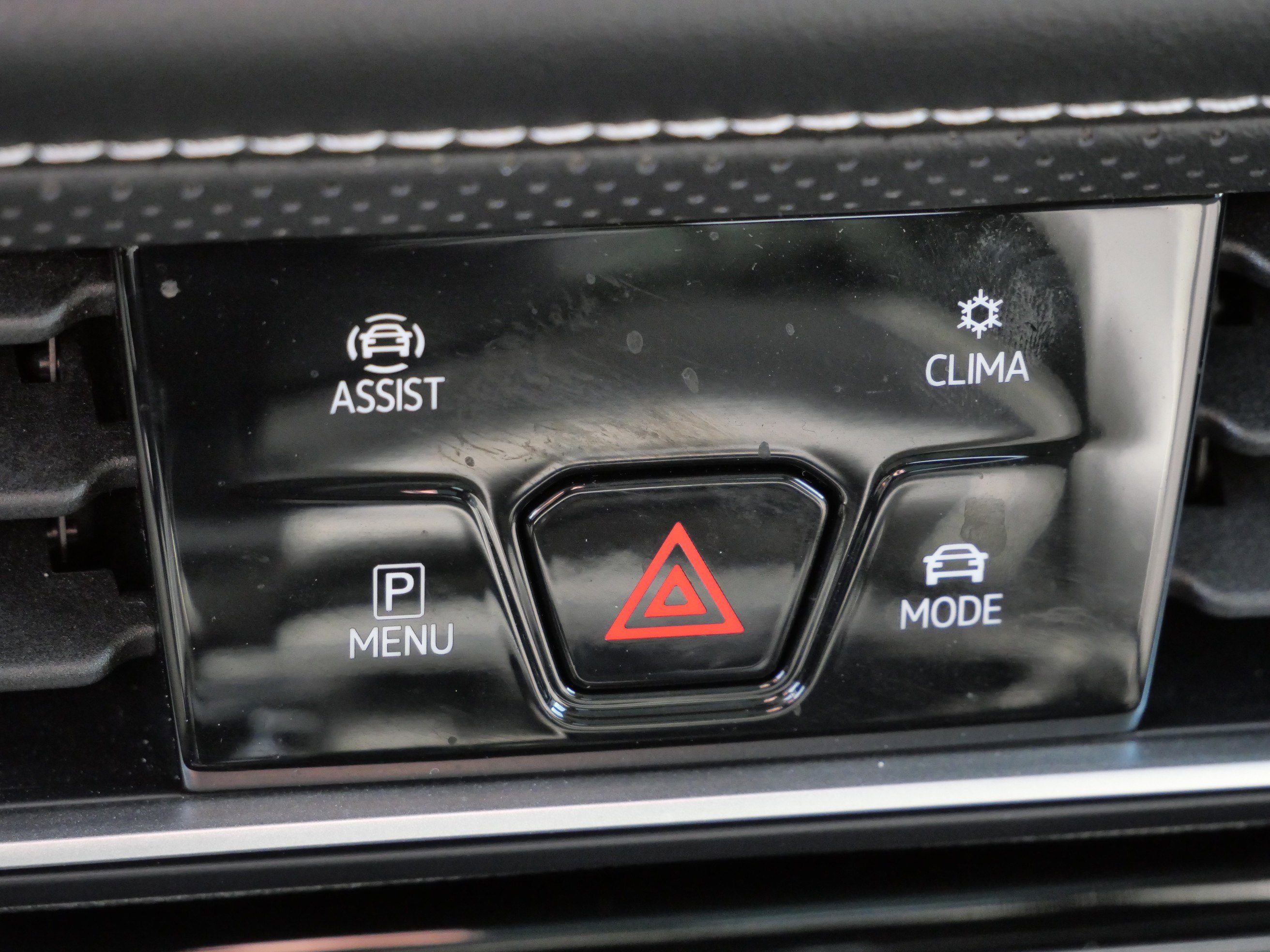 Certified 2024 Volkswagen Atlas SEL Premium R-Line image 30