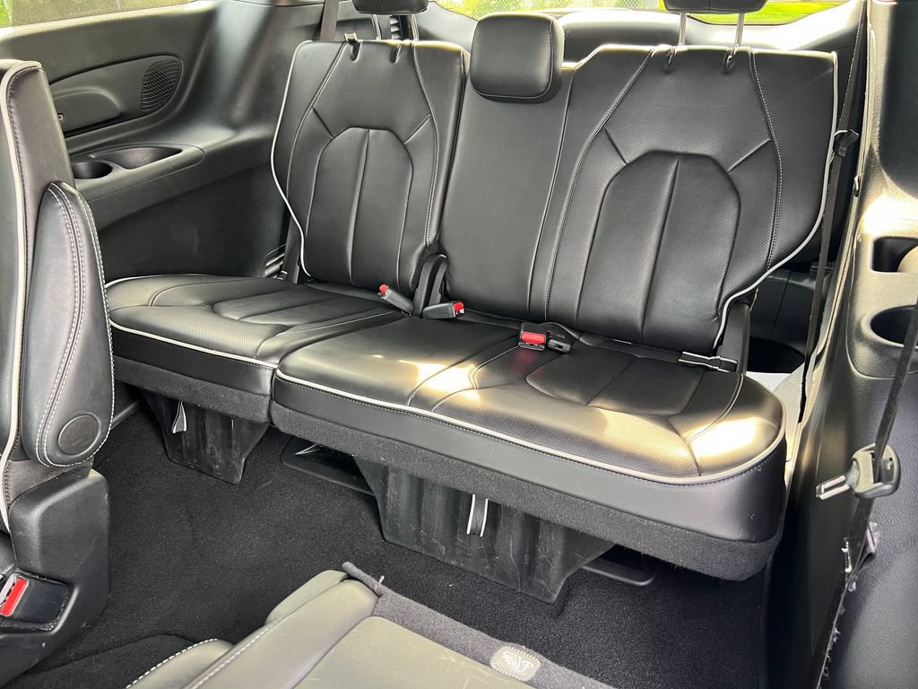 Used 2025 Chrysler Pacifica Limited FWD image 20