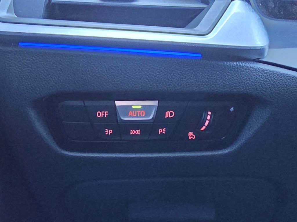 Used 2021 BMW M4 Competition w/ M Carbon Exterior Package image 28