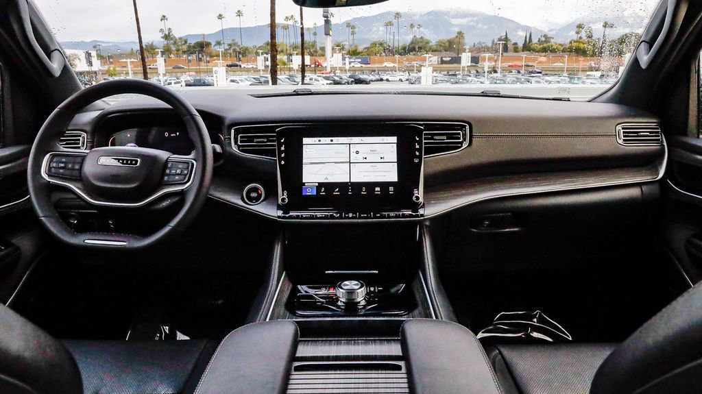 Used 2024 Jeep Wagoneer L Series II w/ Flexible Seating Group image 15