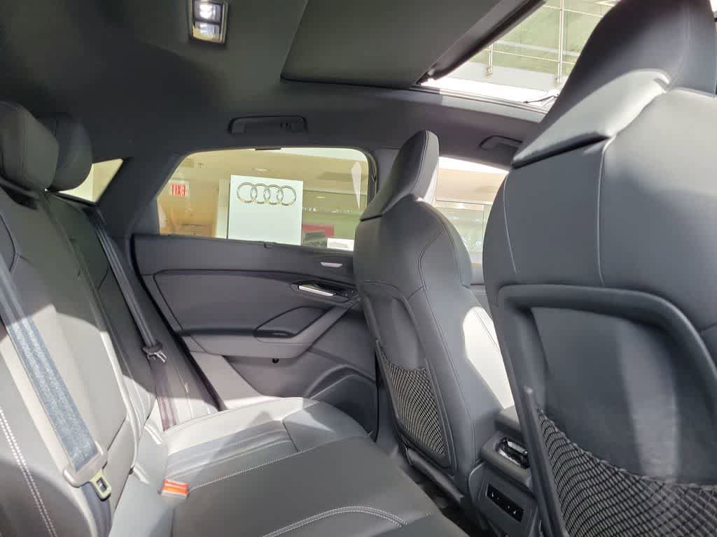 New 2027 Audi SQ6 e-tron Premium Plus AWD/4WD image 13
