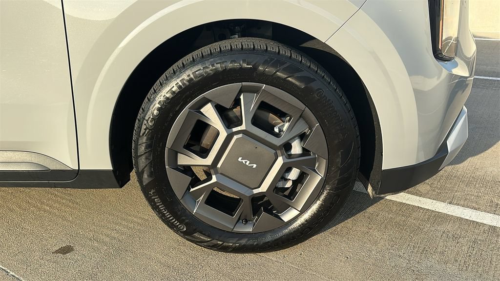 Used 2026 Kia Carnival EX FWD image 15