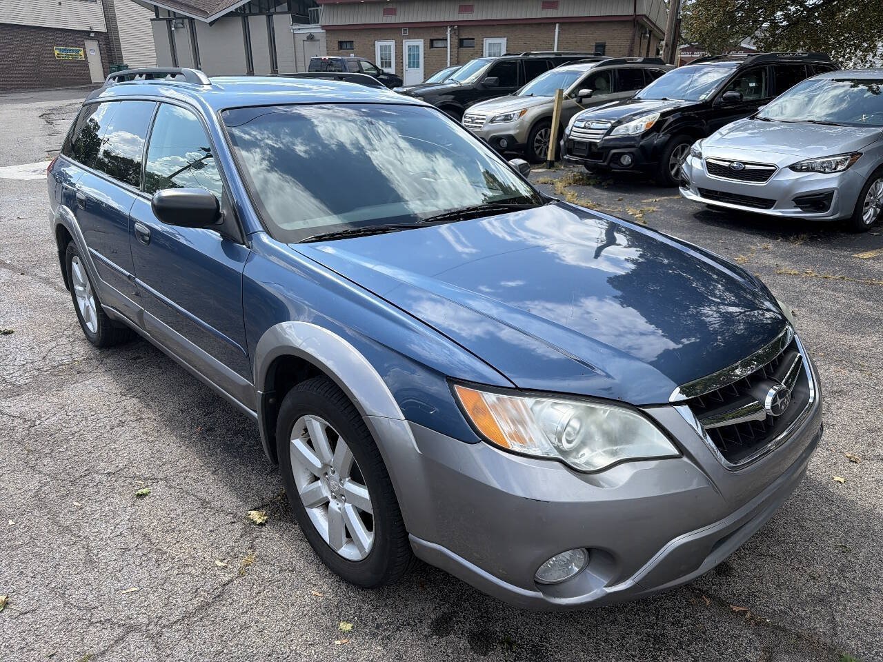 Used 2009 Subaru Outback 2.5i Special Edition AWD/4WD image 2