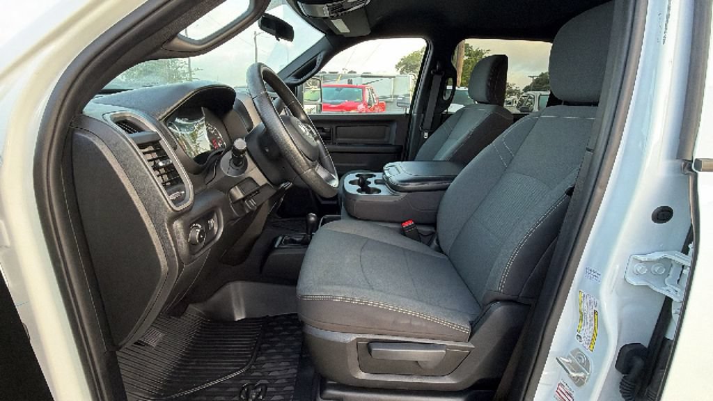 Used 2024 RAM 3500 Tradesman w/ Chrome Appearance Group AWD/4WD image 13