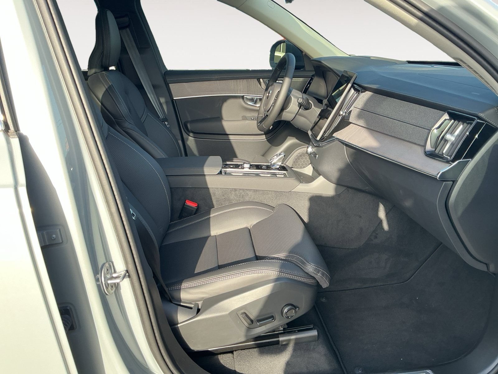 New 2026 Volvo XC90 B6 Ultra w/ Protection Package AWD/4WD image 15