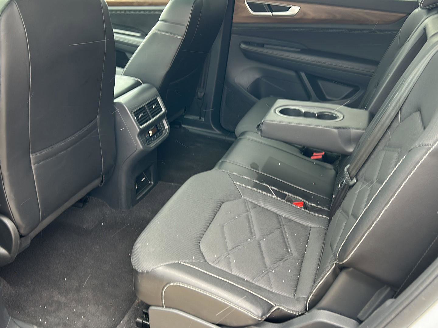 Used 2024 Volkswagen Atlas SE image 25