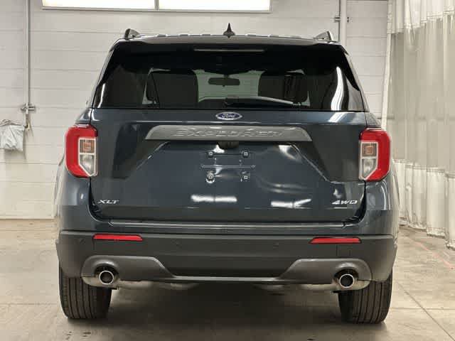 Used 2024 Ford Explorer XLT w/ Equipment Group 202A AWD/4WD image 4