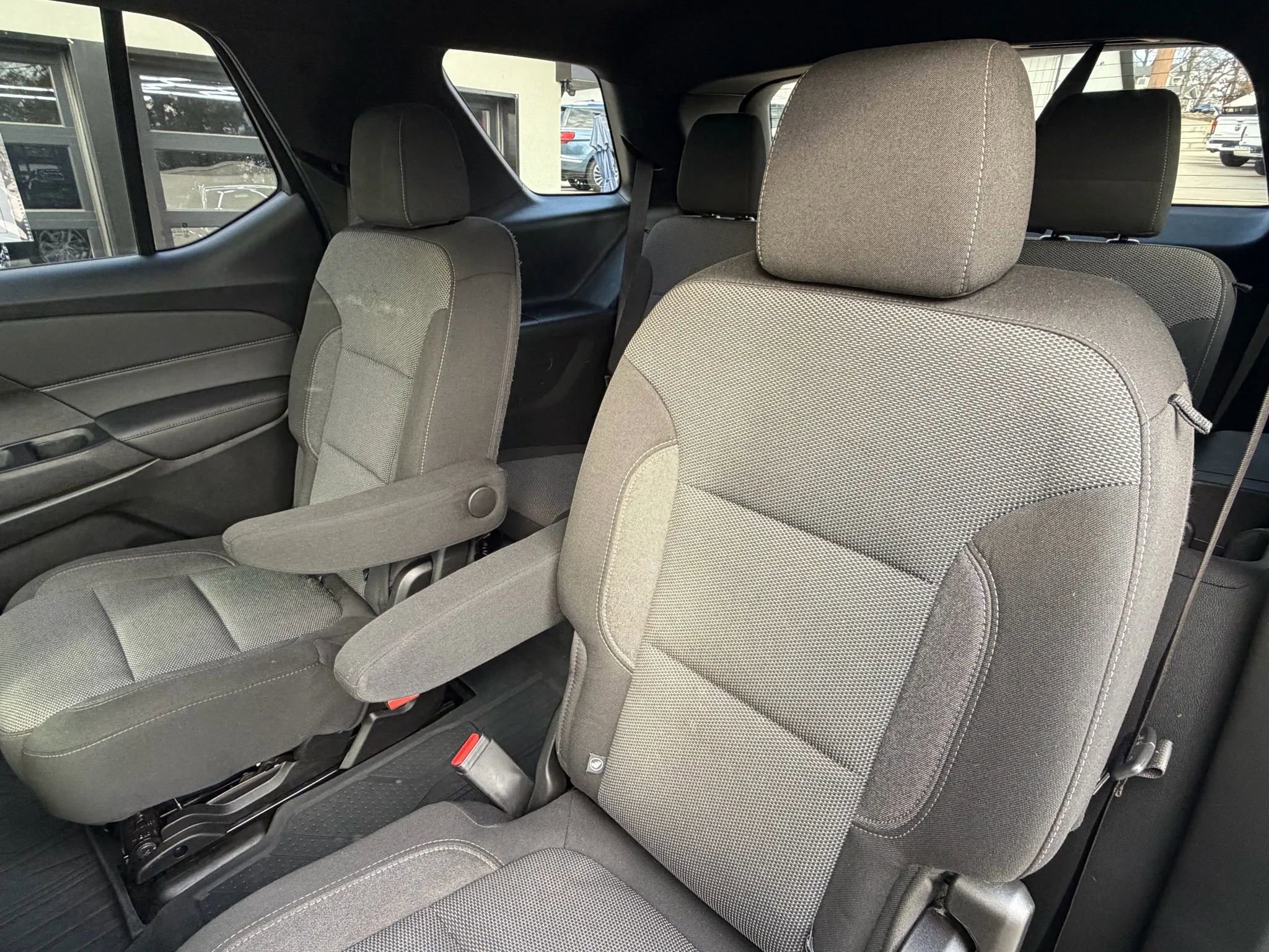 Used 2022 Chevrolet Traverse LT image 35