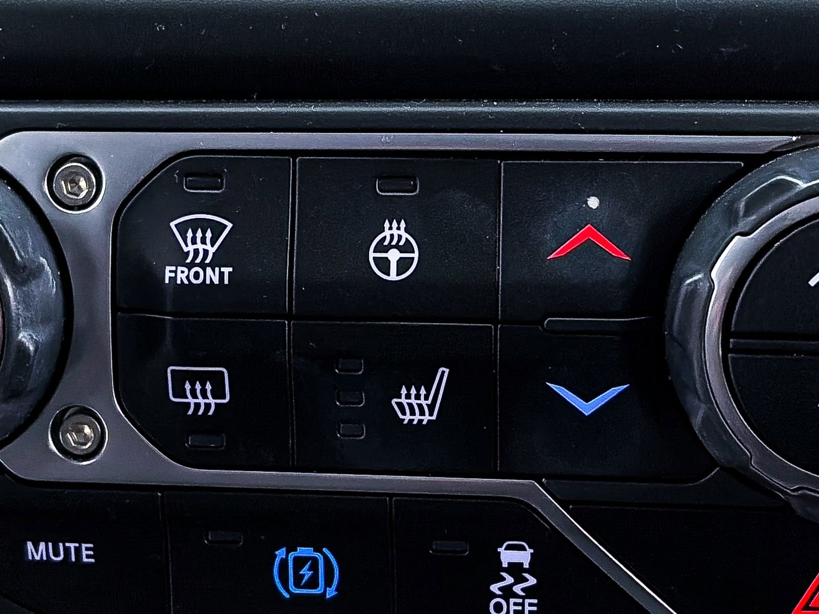 Used 2022 Jeep Wrangler Unlimited Sahara w/ Cold Weather Group image 26