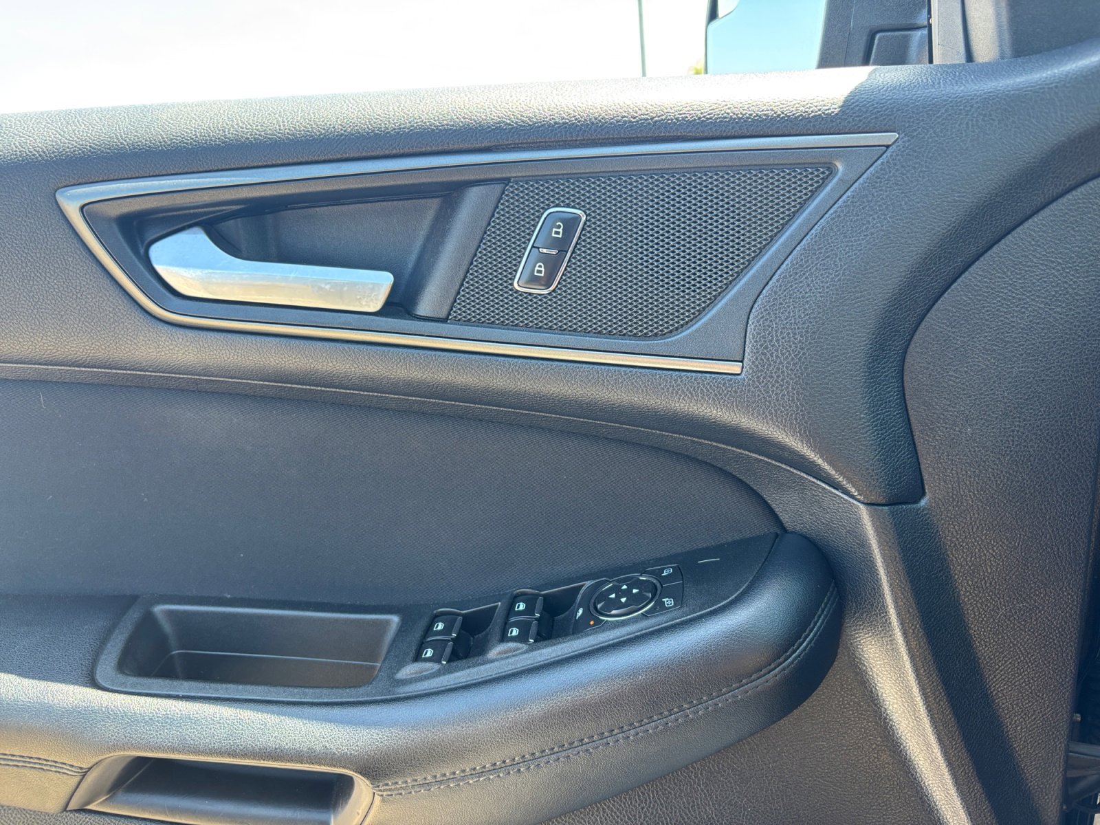 Used 2017 Ford Edge SE FWD image 16